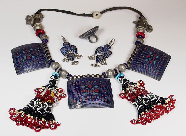 Beads – The Heart Of Asian Fashion